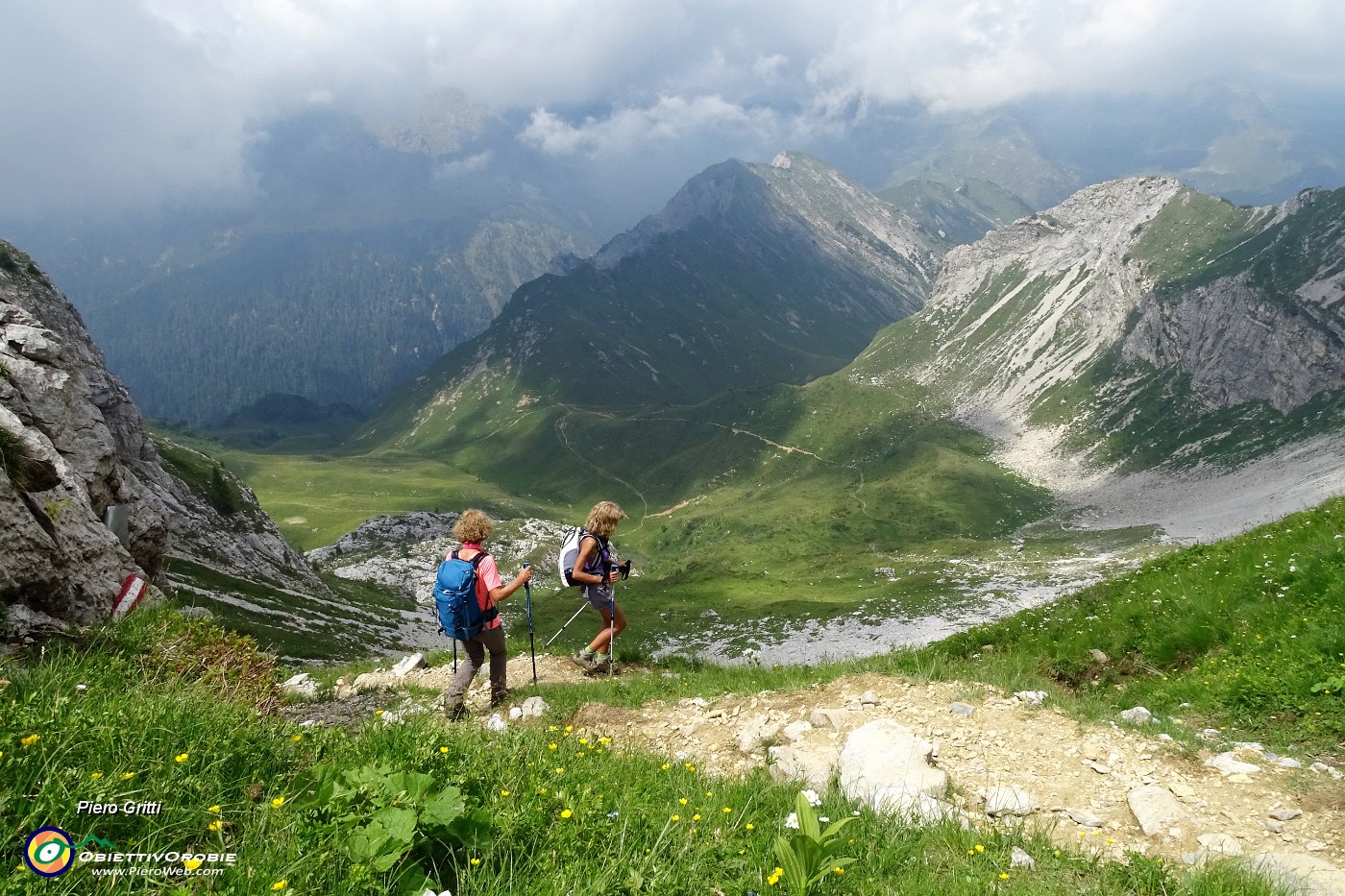 64 In discesa dalla Bocchetta di Corna Piana al Passo Branchino.JPG -                                
